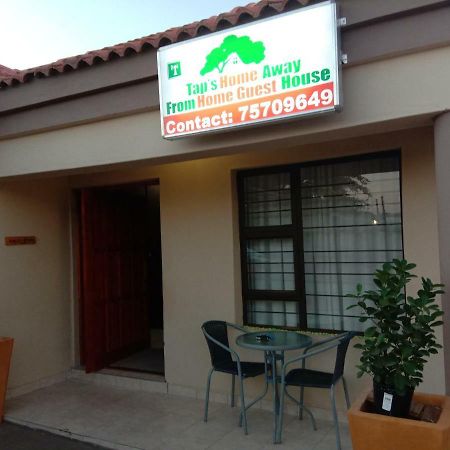 Tap'S Home Away From Home กาโบโรเน ภายนอก รูปภาพ